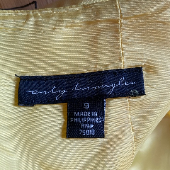 City Triangle short formal dress - Picture 4 of 8